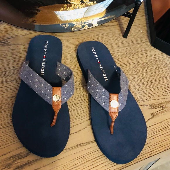 NWOT Women's Tommy Hilfiger, Caryce Sandal. Size 9 - Picture 1 of 4